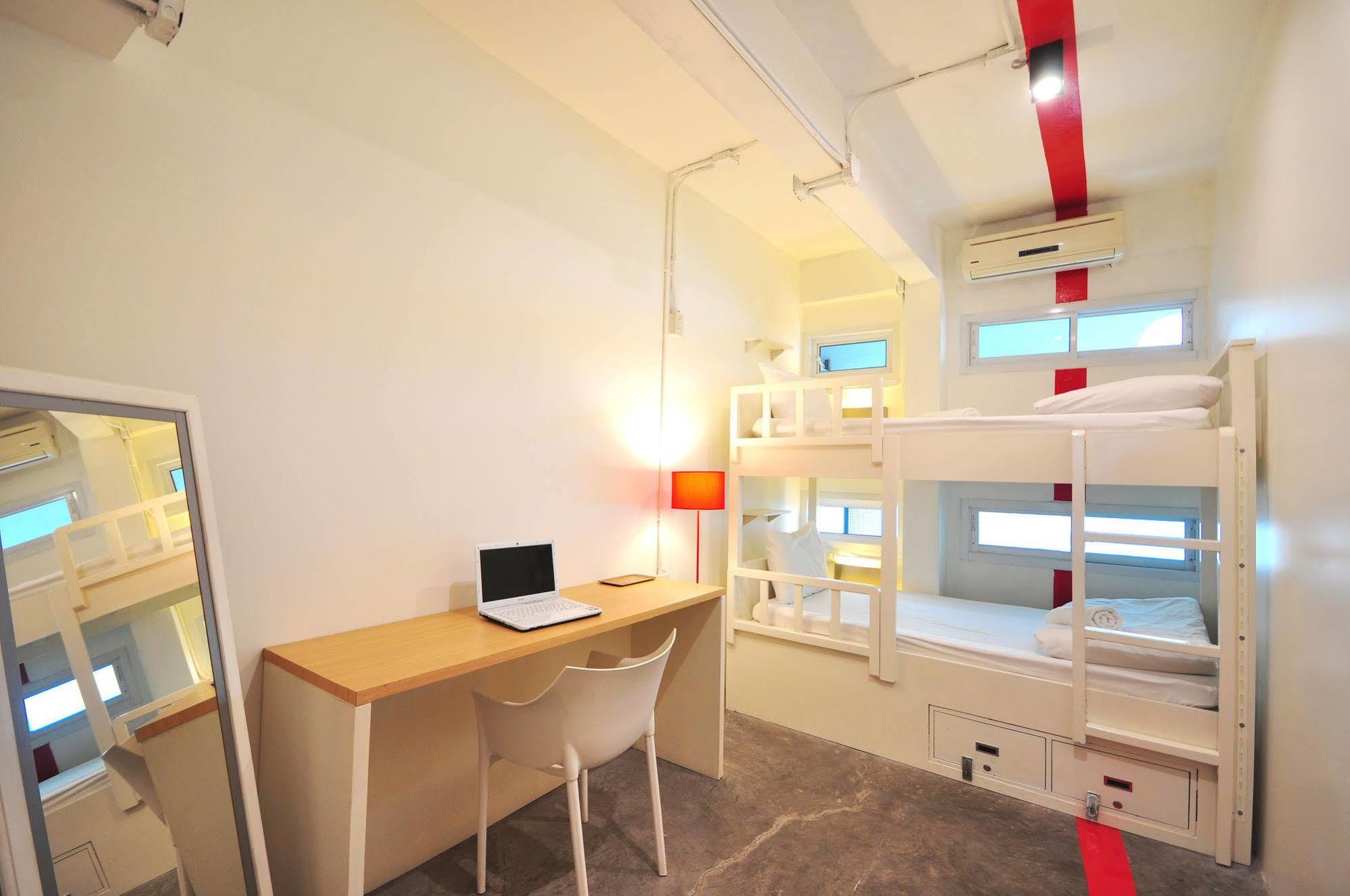 HQ Hostel Silom Bangkok Buitenkant foto