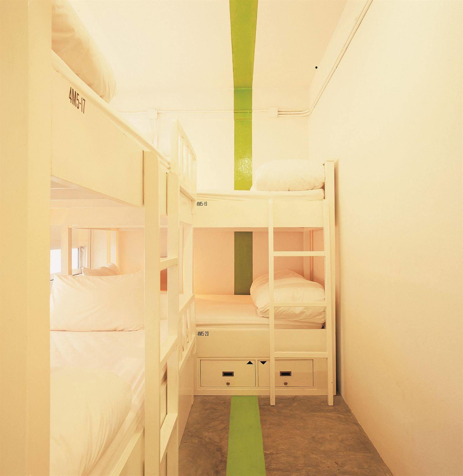 HQ Hostel Silom Bangkok Buitenkant foto