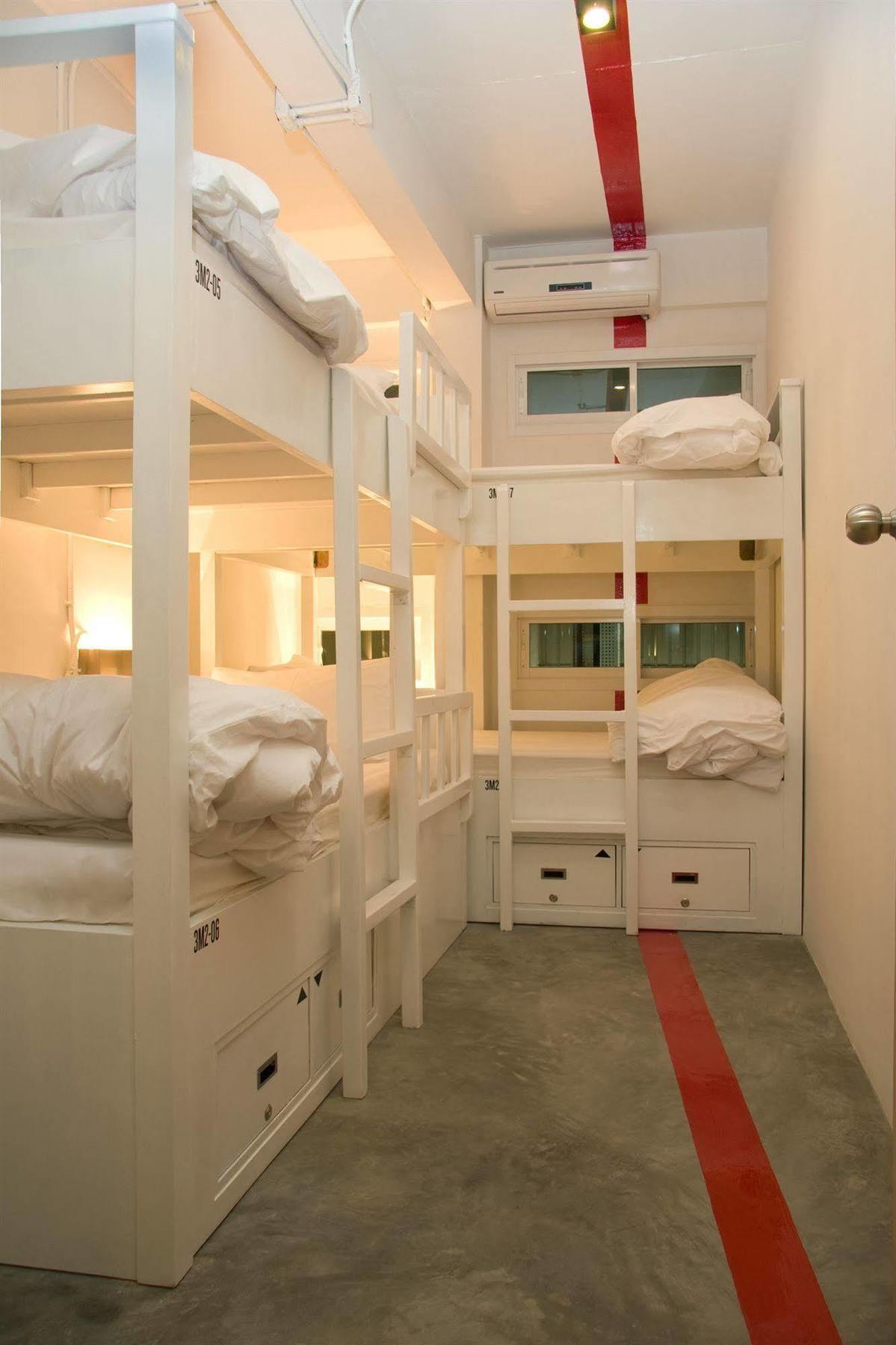 HQ Hostel Silom Bangkok Buitenkant foto